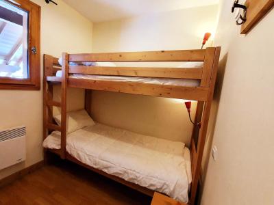 Holiday in mountain resort 3 room duplex apartment 6 people (G31) - Les Chalets des Rennes - Vars - Bedroom