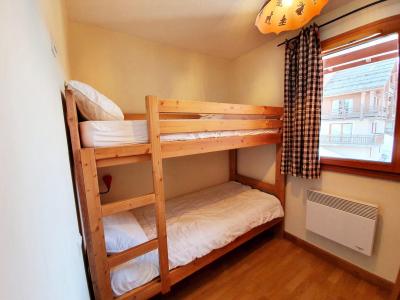 Holiday in mountain resort 3 room duplex apartment 6 people (G32) - Les Chalets des Rennes - Vars - Bedroom