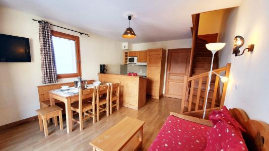 Holiday in mountain resort 3 room duplex apartment 6 people (G32) - Les Chalets des Rennes - Vars - Living room