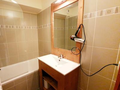 Holiday in mountain resort 2 room apartment 4 people (F12) - Les Chalets des Rennes - Vars