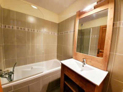 Holiday in mountain resort 4 room duplex apartment 8 people (G11) - Les Chalets des Rennes - Vars