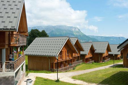 Location au ski Les Chalets du Berger - La Féclaz - Extérieur été