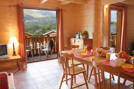 Holiday in mountain resort Les Chalets du Bois de Champelle - Morillon - Dining area