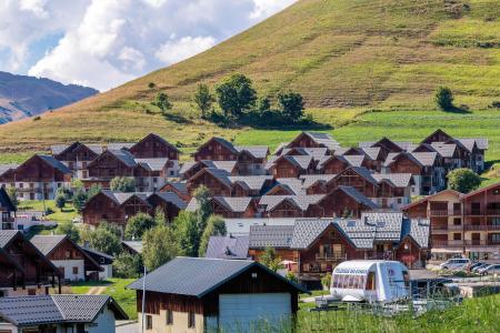 Vacances en montagne Les Chalets du Hameau des Aiguilles - Albiez Montrond - Extérieur été