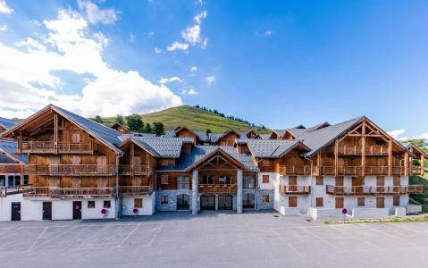 Аренда на лыжном курорте Les Chalets du Hameau des Aiguilles - Albiez Montrond - летом под открытым небом