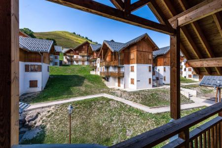 Аренда на лыжном курорте Les Chalets du Hameau des Aiguilles - Albiez Montrond - летом под открытым небом