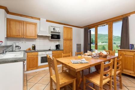 Holiday in mountain resort Les Chalets du Praz - La Plagne - Open-plan kitchen