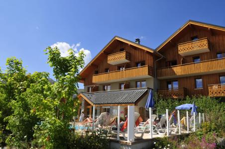 Vacances en montagne Les Chalets Goélia - La Toussuire - Extérieur été