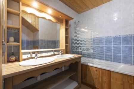 Holiday in mountain resort Les Chalets Kandahar - La Rosière - Bathroom