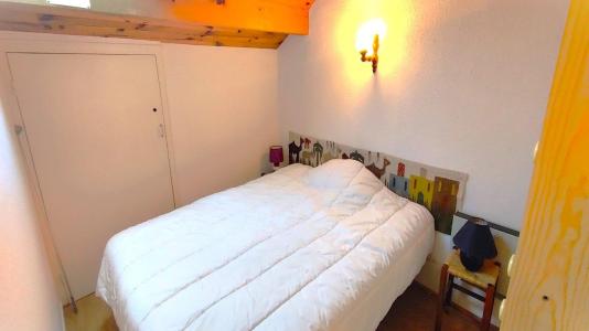 Holiday in mountain resort 2 room mezzanine apartment 6 people (A11) - Les Dauphinnelles 3 - Pelvoux - Bedroom
