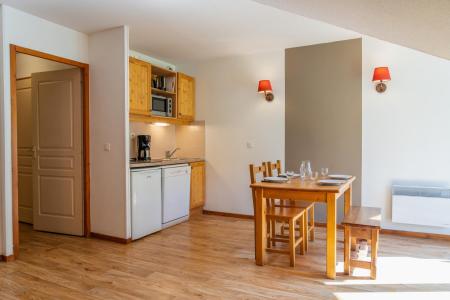 Holiday in mountain resort Studio cabin 4 people (MBC704) - Les Hauts de Preclaux I - Les Orres - Living room