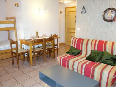 Holiday in mountain resort 2 room apartment 4 people (1) - Les Jardins Alpins - Saint Gervais - Living room