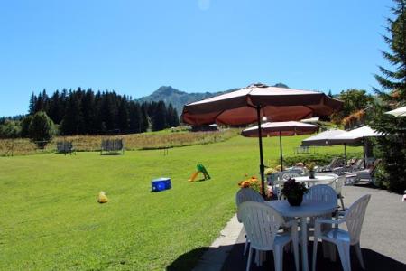 Ski verhuur Les Soldanelles - Le Praz de Lys - Buiten zomer