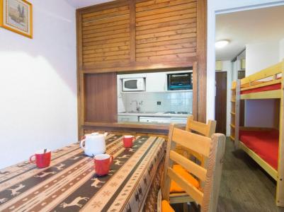 Holiday in mountain resort 1 room apartment 4 people (2) - Les Tommeuses - Tignes - Living room