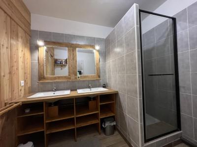 Vacances en montagne Appartement 3 pièces 6 personnes - Maison de Pays Bertille - Serre Chevalier - Salle de douche