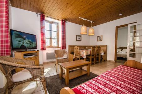 Holiday in mountain resort 3 room apartment 4 people - Maison de Pays Trevougni - Chamonix - Living room