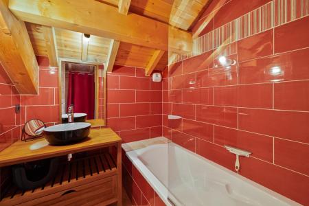 Holiday in mountain resort 9 room triplex chalet 11 people (Marmotte 2) - MARMOTTANT - Serre Chevalier