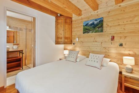 Holiday in mountain resort 9 room triplex chalet 11 people (Marmotte 2) - MARMOTTANT - Serre Chevalier - Bedroom