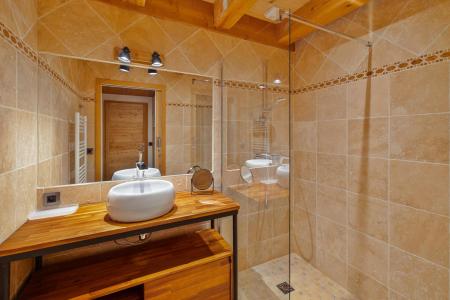 Holiday in mountain resort 9 room triplex chalet 9 people (Marmotte 1) - MARMOTTANT - Serre Chevalier - Shower room