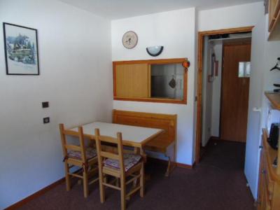 Holiday in mountain resort Studio 4 people (M2-220) - Melezets 2 - Valfréjus - Living room