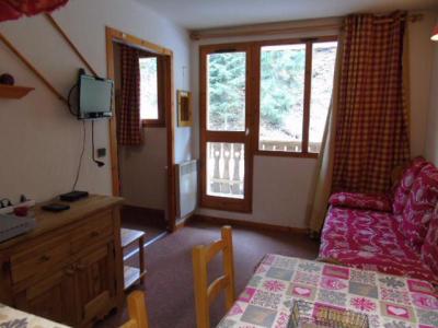 Holiday in mountain resort Studio cabin 4 people (M2-106) - Melezets 2 - Valfréjus - Living room