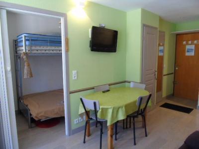 Holiday in mountain resort Studio cabin 4 people (M2-331) - Melezets 2 - Valfréjus - Living room