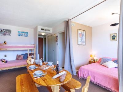 Holiday in mountain resort 1 room apartment 4 people (1) - Mont Charvin - La Toussuire - Accommodation
