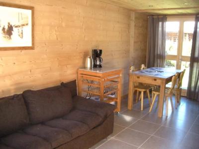 Holiday in mountain resort 3 room chalet 4 people - Petit Chalet - Le Grand Bornand - Living room