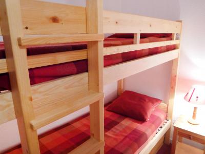Holiday in mountain resort 1 room apartment 4 people (1) - Plein Soleil - Tignes - Bunk beds
