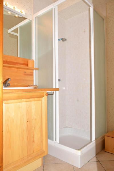 Vacaciones en montaña Apartamento cabina 2 piezas para 6 personas (012) - Résidence Alpina - Le Grand Bornand - Cuarto de ducha