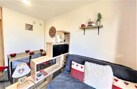 Vakantie in de bergen Studio met slaapgedeelte 4 personen (08) - Résidence Apollo - Le Corbier - Woonkamer