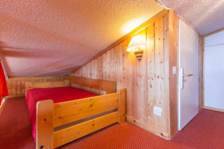 Holiday in mountain resort 2 room duplex apartment 6 people (712) - Résidence Arandelières - Les Arcs - Bedroom under mansard