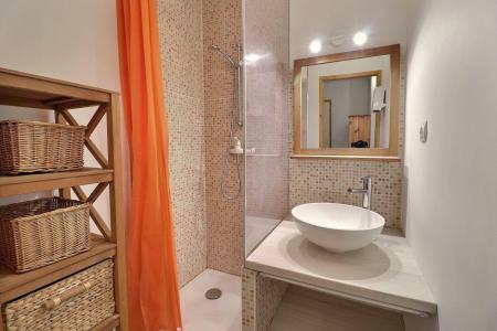 Vacanze in montagna Monolocale con alcova per 4 persone (008) - Résidence Asphodèles - Méribel-Mottaret - Bagno con doccia