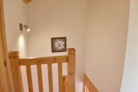 Vacances en montagne Appartement duplex 4 pièces 8 personnes (9) - Résidence Aubépine - Méribel - Escalier