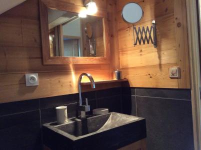 Holiday in mountain resort 4 room duplex apartment 6 people (B) - Résidence Aux Sports - Valloire - Shower room