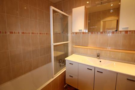 Holiday in mountain resort 2 room apartment sleeping corner 6 people (521CL) - Résidence Bec Rouge - Tignes - Bath-tub