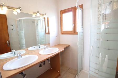 Holiday in mountain resort 4 room apartment 8 people - Résidence Bruyères - Les Gets - Shower room