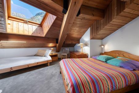 Vacanze in montagna Appartamento 3 stanze con mezzanino per 7 persone (23) - Résidence Calabourdane - Val d'Isère - Camera mansardata