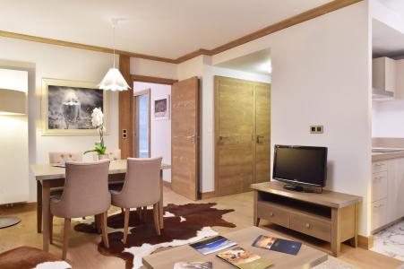 Holiday in mountain resort 2 room apartment 4 people (111) - Résidence Carré Blanc - Courchevel - Living room