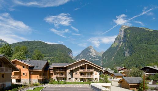 Vakantie in de bergen Résidence CGH La Reine des Prés - Samoëns - Buiten zomer
