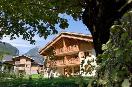 Vakantie in de bergen Résidence CGH La Reine des Prés - Samoëns - Buiten zomer