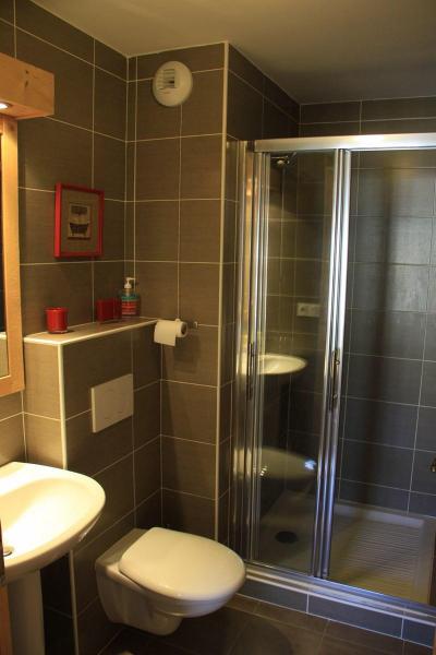Vacances en montagne Appartement duplex 4 pièces 8 personnes - Résidence Chalune - Les Gets - Salle de douche