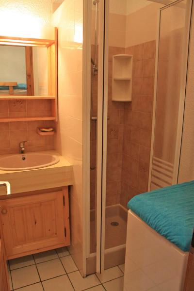 Holiday in mountain resort Studio sleeping corner 4 people - Résidence Chantemerle - Les Gets - Shower room