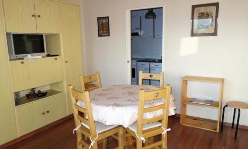 Holiday in mountain resort Studio 4 people (32m²) - Résidence Choucas - Alpe d'Huez - Summer outside