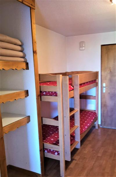 Vacaciones en montaña Apartamento cabina 2 piezas para 6 personas (222) - Résidence Crête du Berger - La Joue du Loup - Camas literas