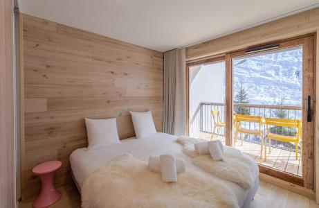 Holiday in mountain resort 2 room apartment cabin 6 people (H225) - Résidence Domaine de  l'Ariondaz - Courchevel - Double bed