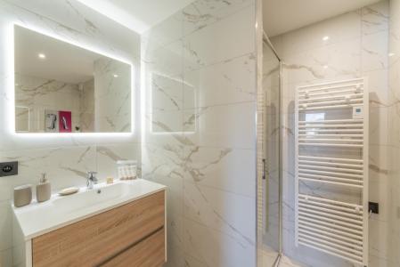 Holiday in mountain resort 3 room apartment 6 people (H134) - Résidence Domaine de  l'Ariondaz - Courchevel - Shower room