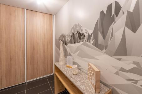 Holiday in mountain resort 4 room apartment 8 people (H114) - Résidence Domaine de  l'Ariondaz - Courchevel - Accommodation
