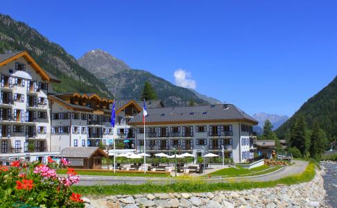 Location au ski Résidence et Spa Vallorcine Mont Blanc - Vallorcine - Extérieur été