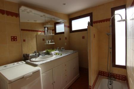 Holiday in mountain resort 4 room apartment 6 people (1) - Résidence Galerie de Peclet - Val Thorens - Shower room